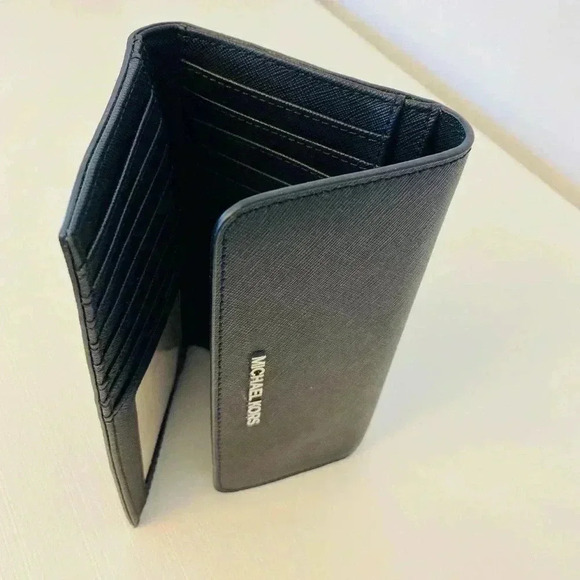 Michael Kors large trifold leather wallet black new - Picture 4 of 6